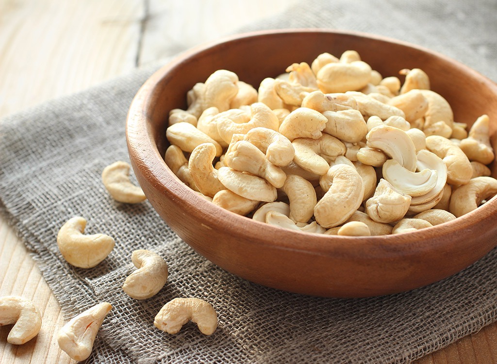 cashews in wooden bowl