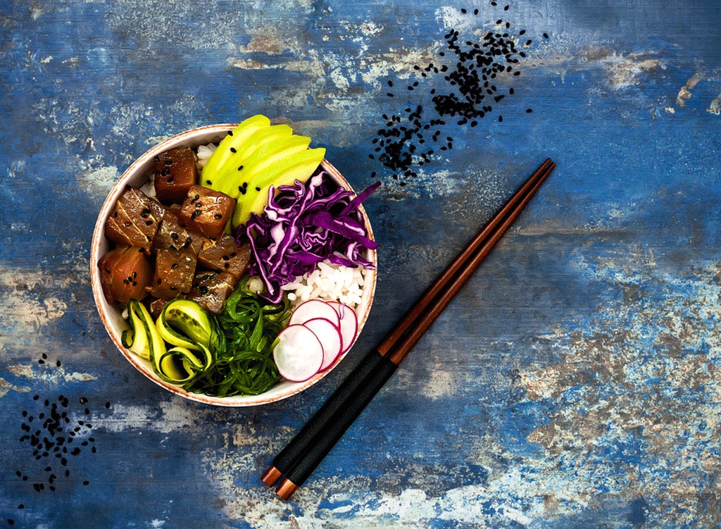 Tuna poke bowl with lots of nutritious foods to prevent colds