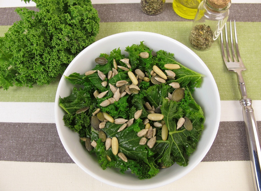 Kale and pumpkin seed salad, foods to prevent colds