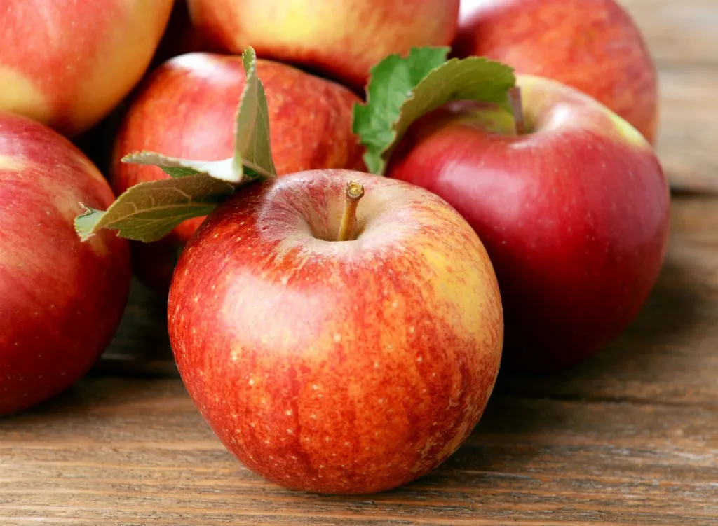 ripe red apples - Medplus