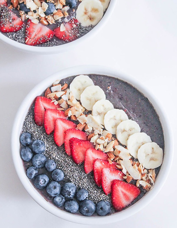 vegan berry smoothie bowl