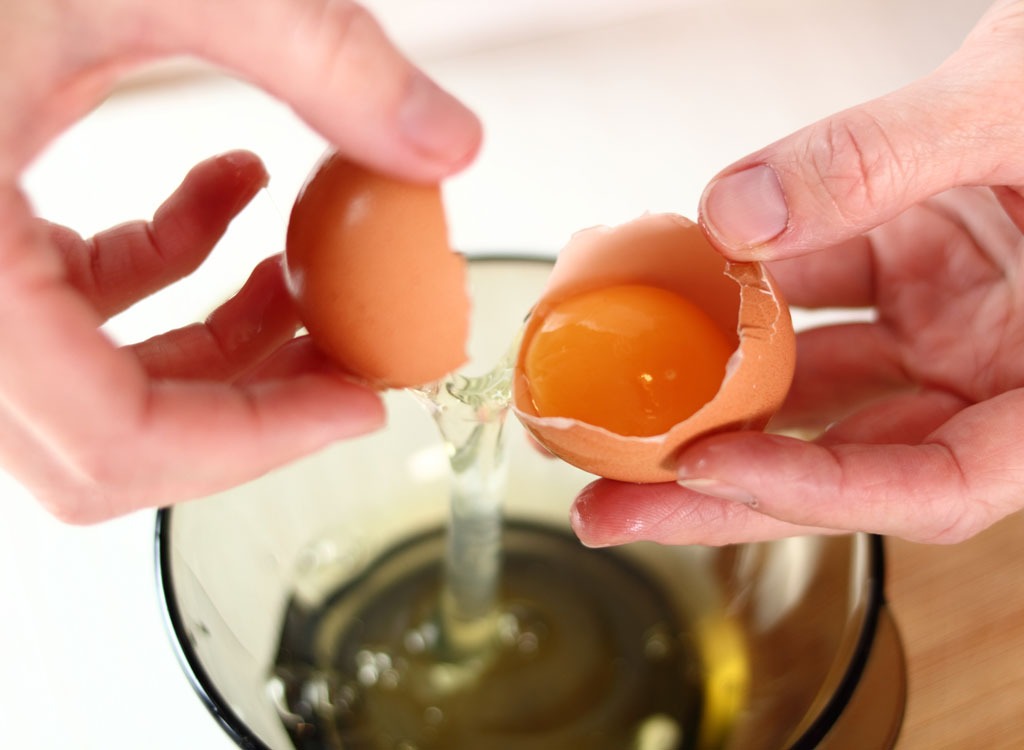 Cracking separating egg whites