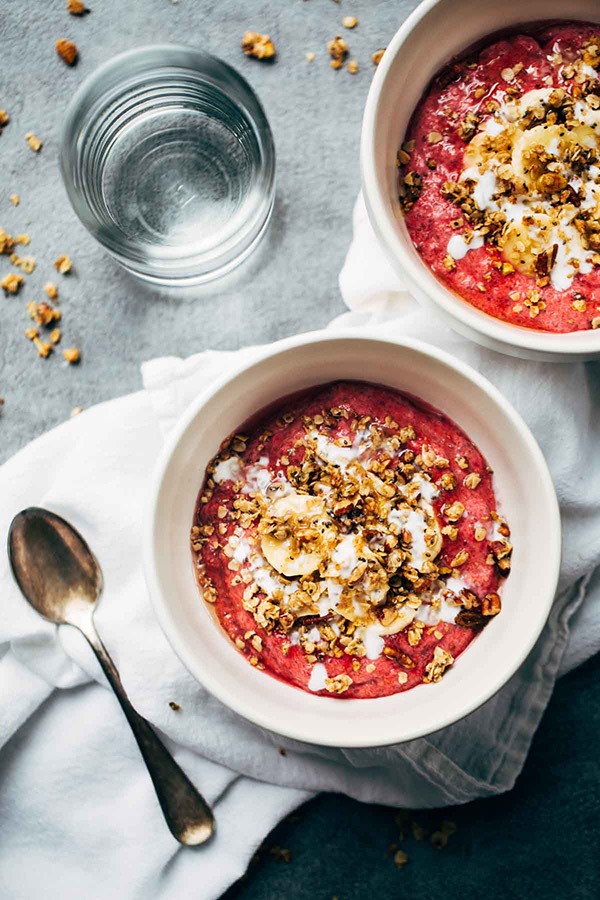 raspberry smoothie bowl