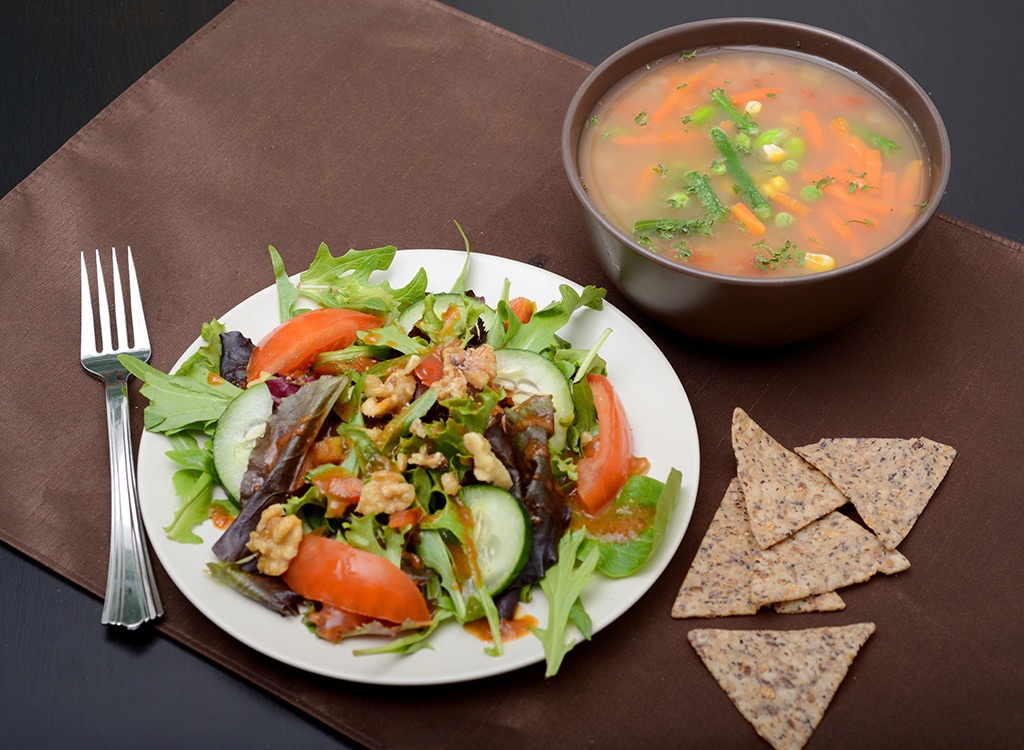 sopa salad chips Combo refeição