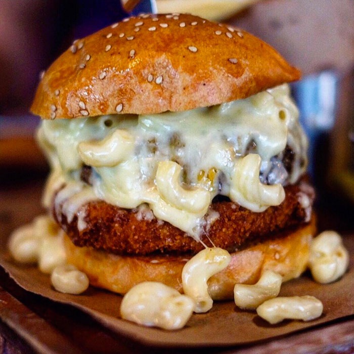 Worst social food trends mac and cheese on a burger