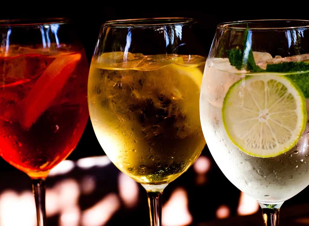 Alcohol spritzers - healthy alcoholic drinks