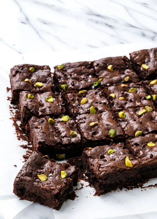 olive oil & pistachio brownies