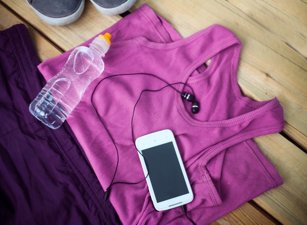 Workout gear with phone - stop thinking about food