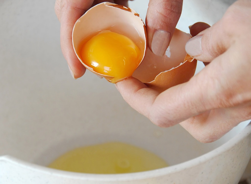 separating eggs