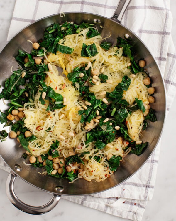 spaghetti squash with chickpeas and kale