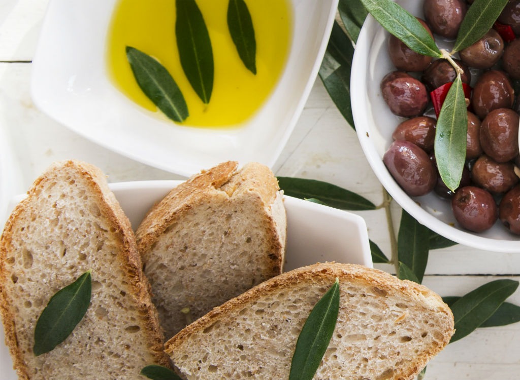 olive oil with bread and olives
