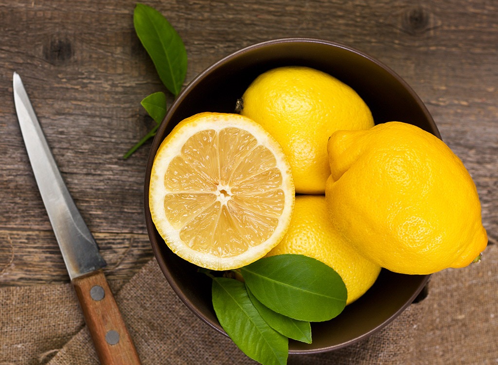 Healthy cooks lemons
