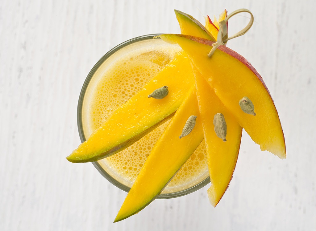 mango lassi - 10 best drinks for weight loss