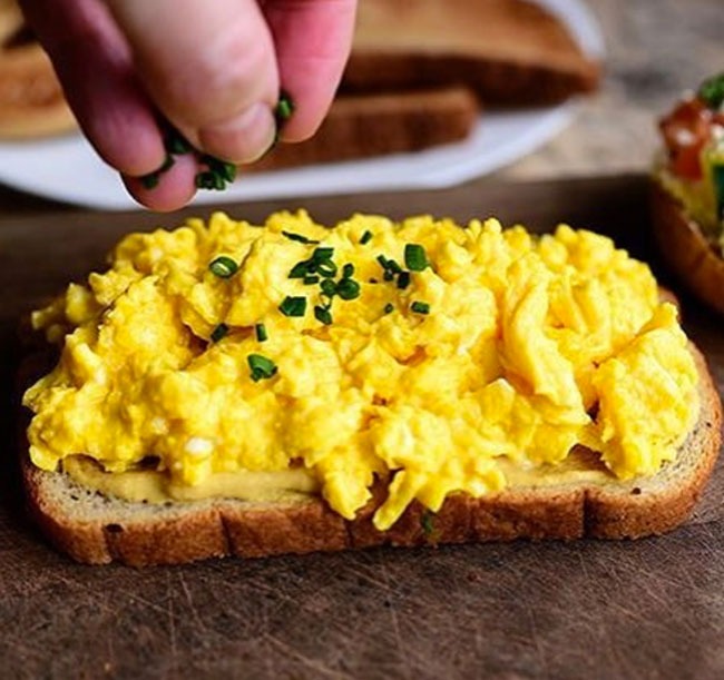 The Secret Ingredient The Pioneer Woman Insists You Put On Your Eggs