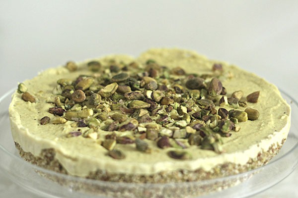 raw turmeric, cardamom and pistachio cheesecake