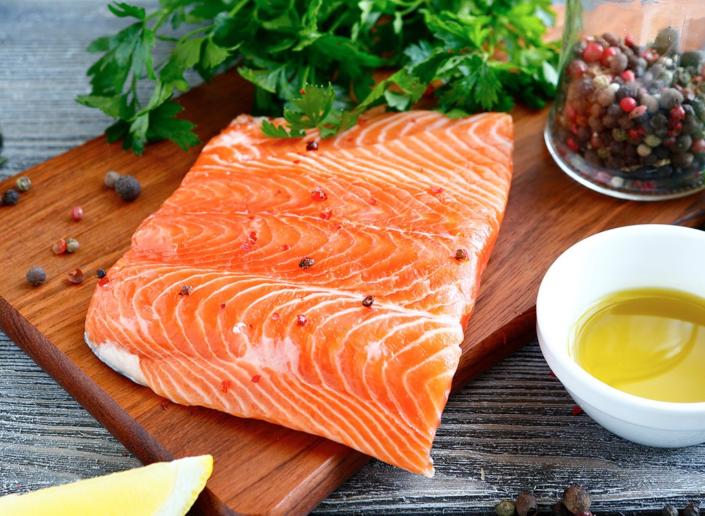 Piece of salmon - best ways to speed up your metabolism 
