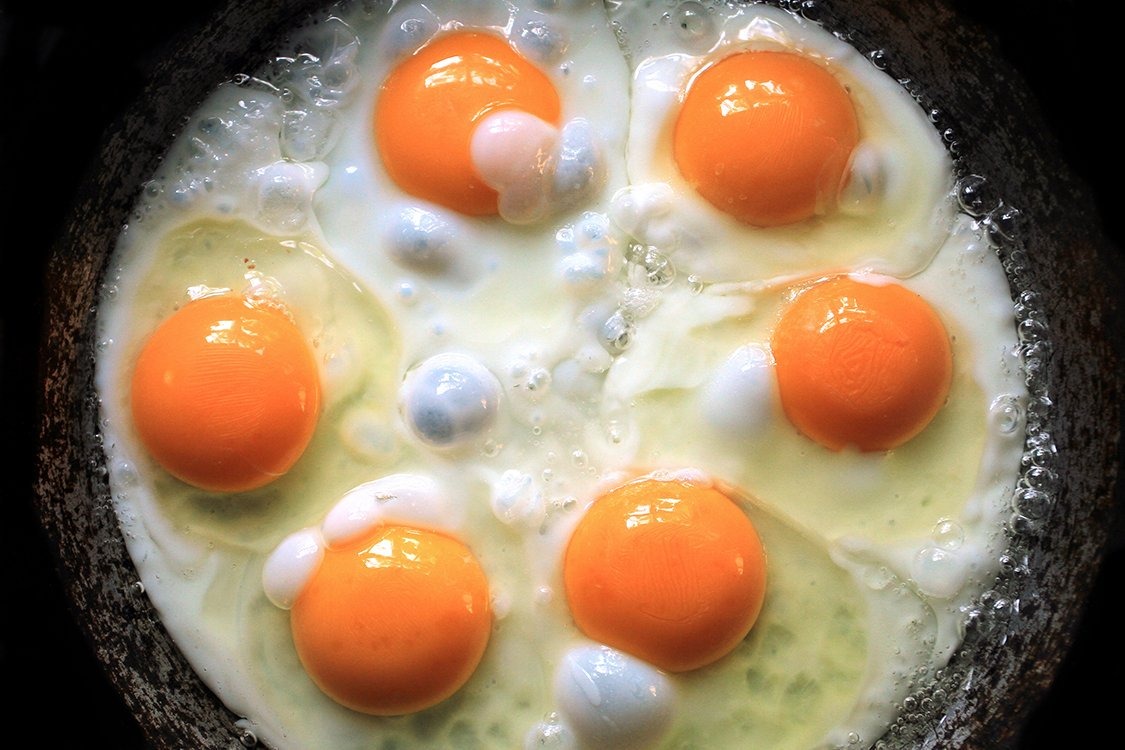 Eggs in pan