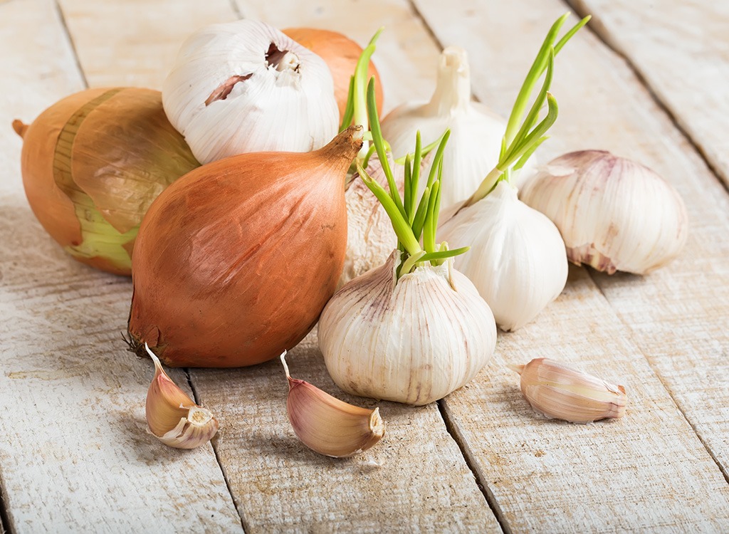 Food for women garlic