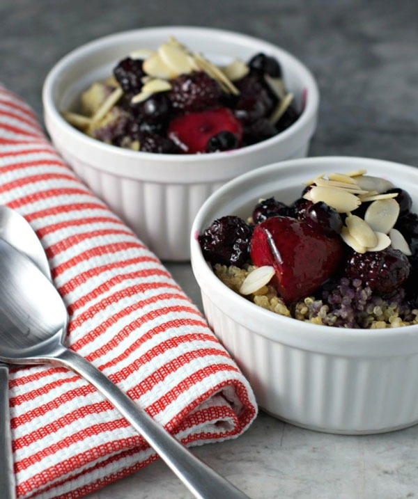 MIXED BERRY BREAKFAST QUINOA PORRIDGE