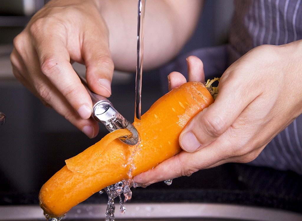 Peeling carrot