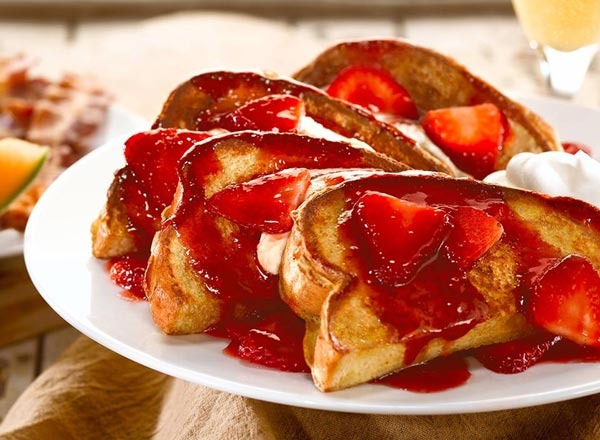 o'charley's strawberries & cream french toast with bacon