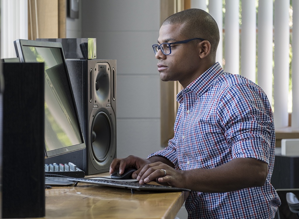 how to lose weight at work - standing desk