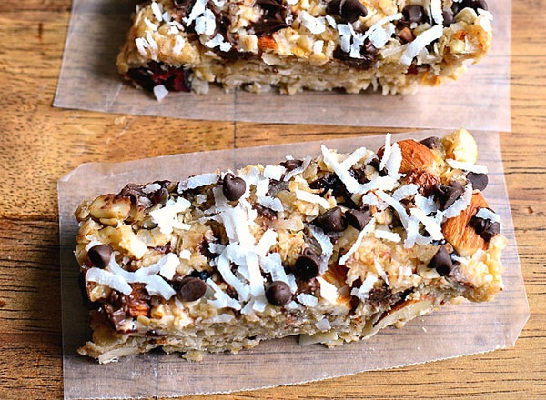 no-bake cranberry almond joy granola bars