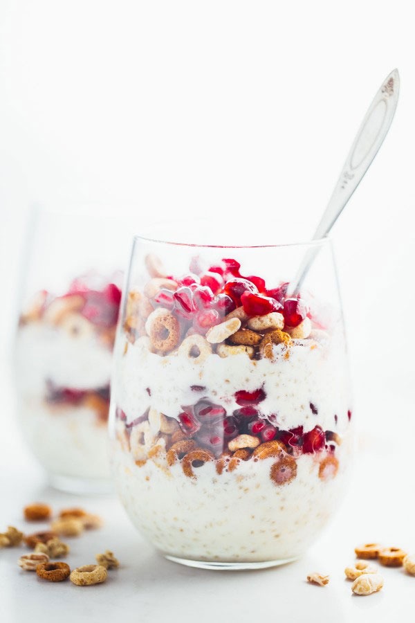5-minute honey yogurt quinoa parfait