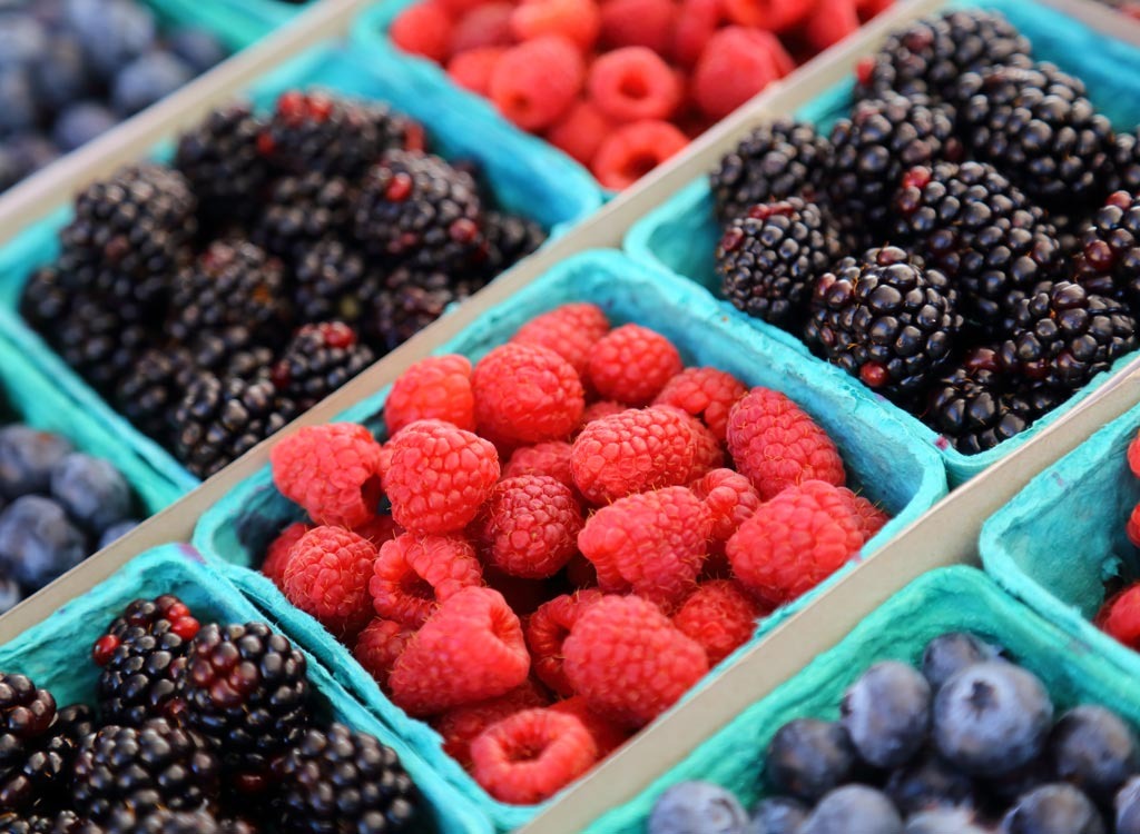 baskets raspberries blackberries