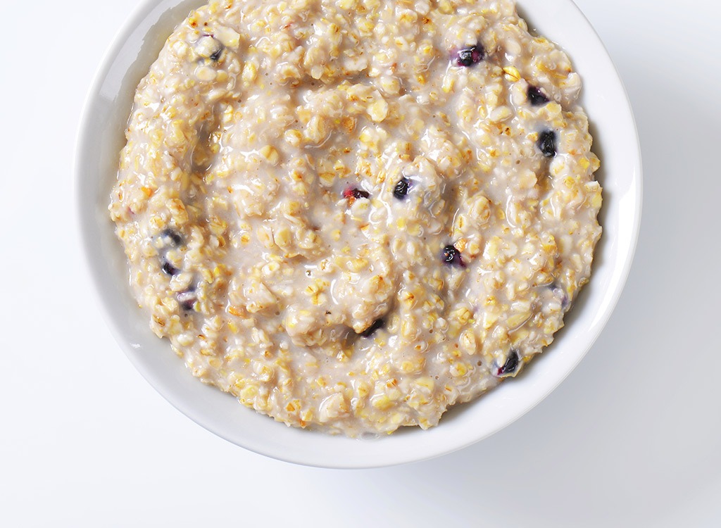 oatmeal with berries