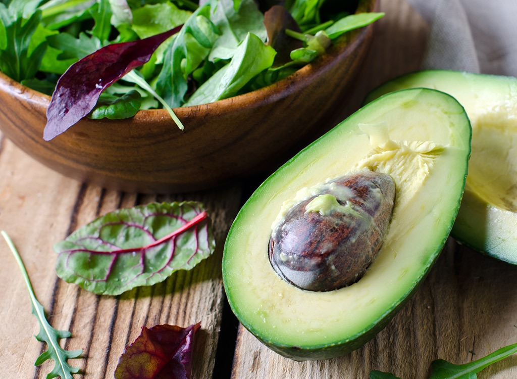 Avocado and lettuce salad - best ways to speed up your metabolism 