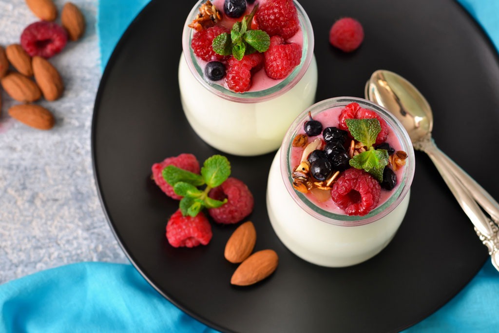 yogurt berries almonds