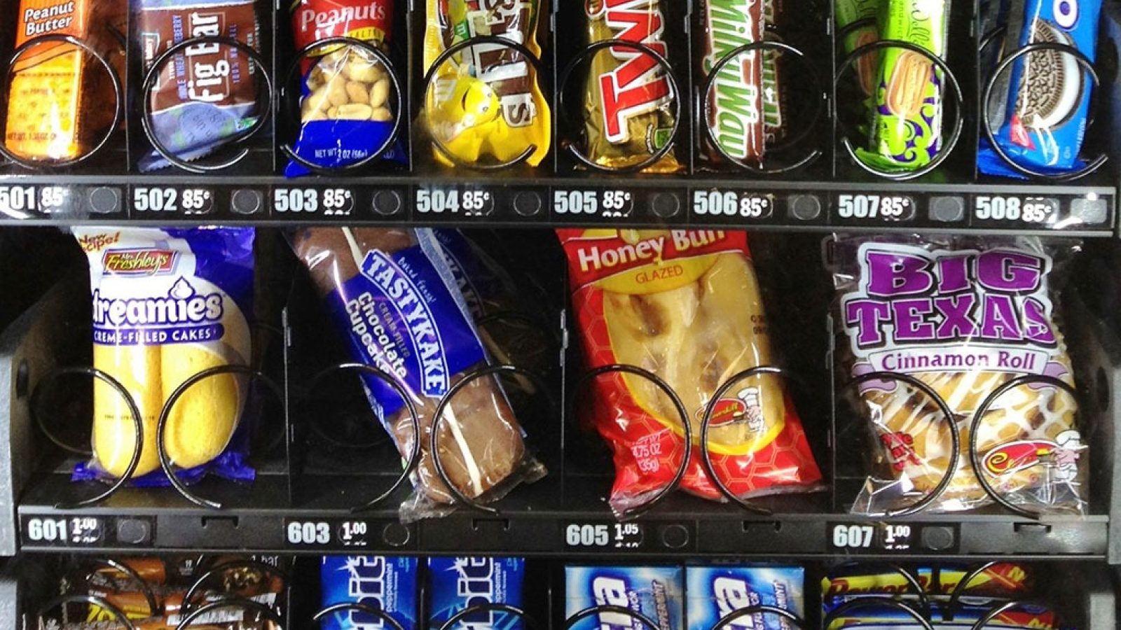 5 Healthy Snacks from the Vending Machine Eat This, Not That!