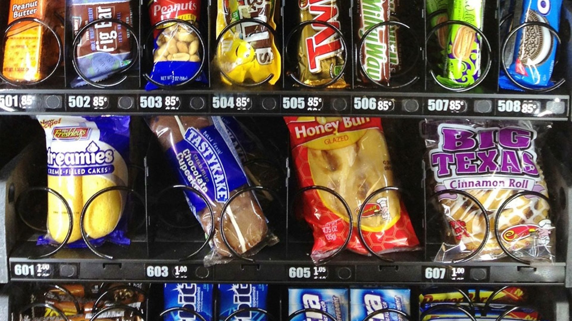 5 Healthy Snacks from the Vending Machine Eat This, Not That!