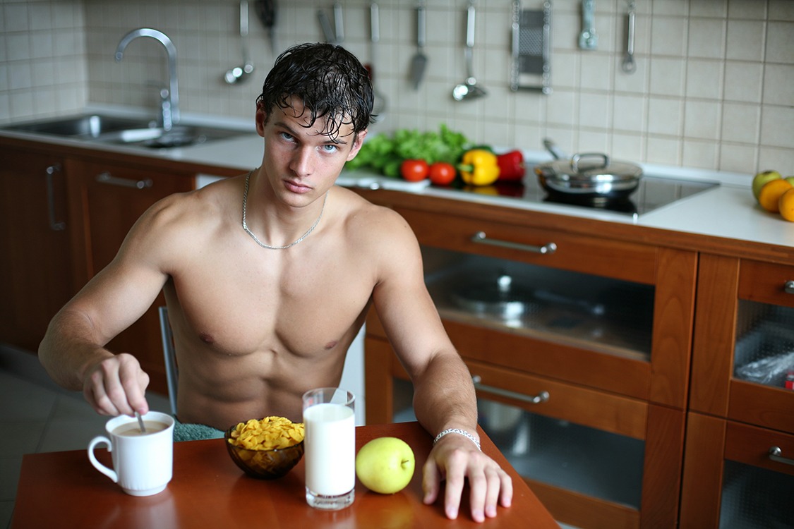 man abs breakfast